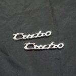 آرم فلزی روی گلگیر توربو استیل ۲ عددی