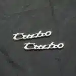 آرم فلزی روی گلگیر توربو استیل ۲ عددی