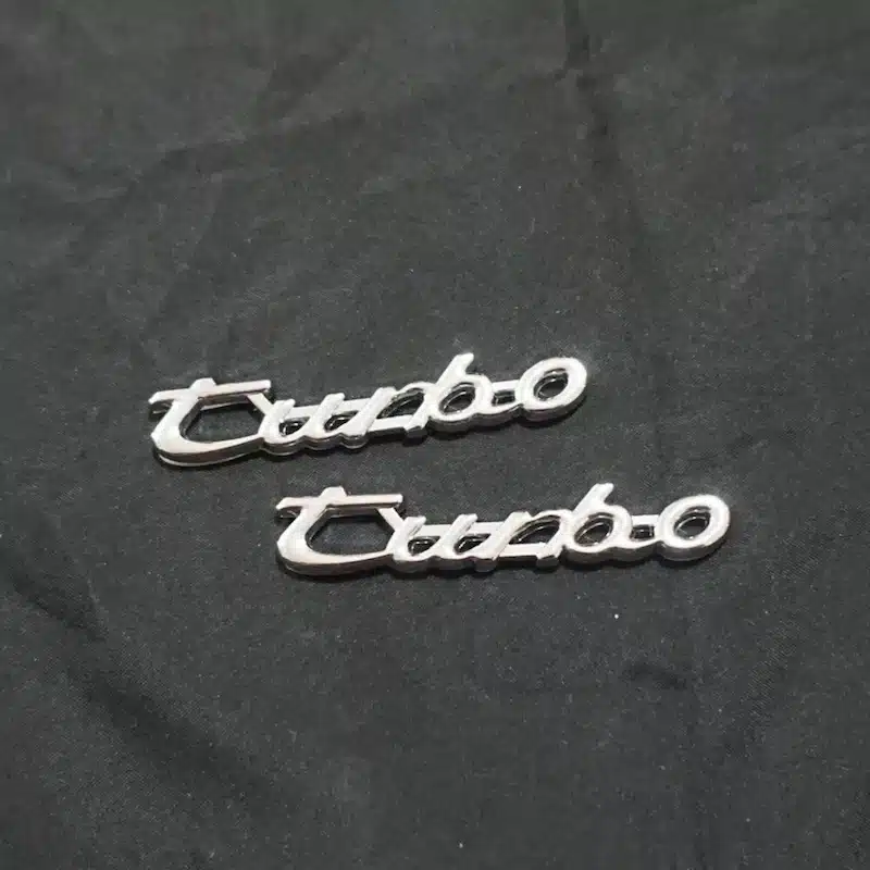 آرم فلزی روی گلگیر توربو استیل ۲ عددی-۲ آرم فلزی روی گلگیر توربو استیل ۲ عددی