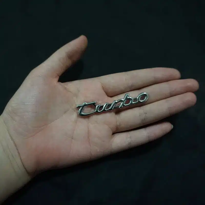 آرم فلزی روی گلگیر توربو استیل ۲ عددی-۳ آرم فلزی روی گلگیر توربو استیل ۲ عددی