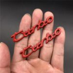 آرم فلزی روی گلگیر توربو قرمز ۲ عددی