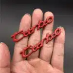 آرم فلزی روی گلگیر توربو قرمز ۲ عددی