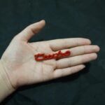 آرم فلزی روی گلگیر توربو قرمز ۲ عددی