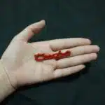 آرم فلزی روی گلگیر توربو قرمز ۲ عددی