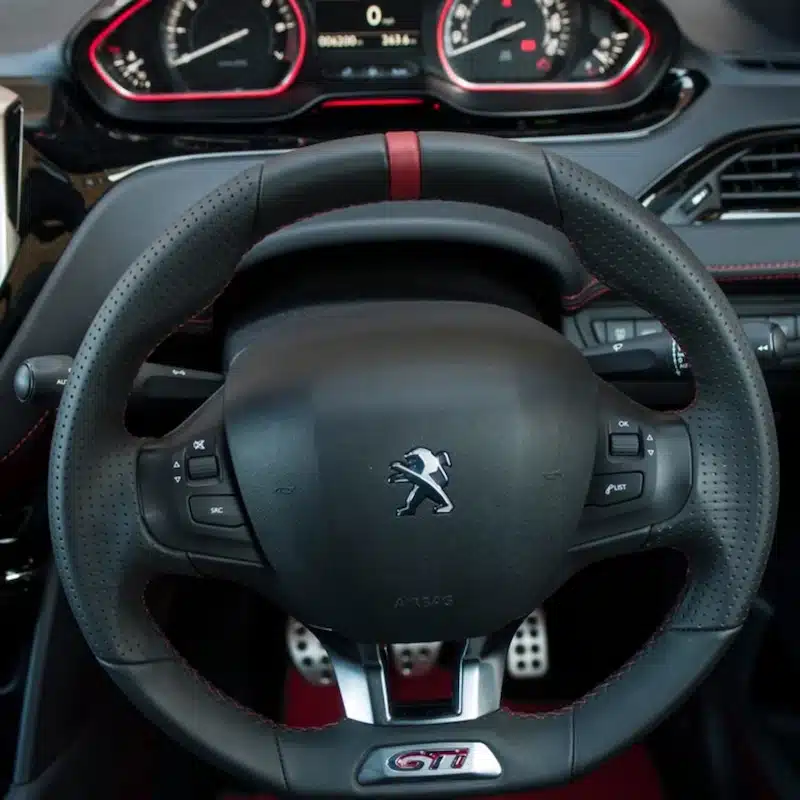 فرمان پژو ۲۰۸ GTi لوگو قرمز مناسب ۲۰۷ و ۲۰۶-۱ فرمان پژو ۲۰۸ GTi لوگو قرمز مناسب ۲۰۷ و ۲۰۶