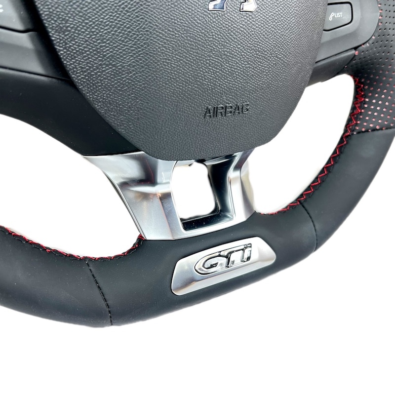 فرمان پژو ۲۰۸ GTi لوگو نقره ای مناسب ۲۰۷ و ۲۰۶-۳ فرمان پژو ۲۰۸ GTi لوگو نقره ای مناسب ۲۰۷ و ۲۰۶