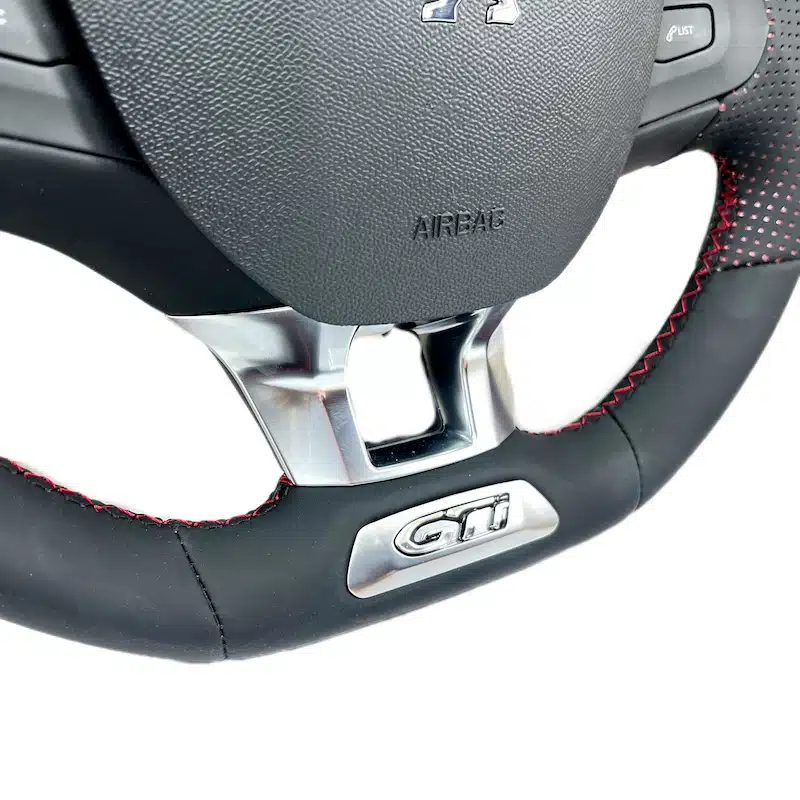 فرمان پژو ۲۰۸ GTi لوگو نقره ای مناسب ۲۰۷ و ۲۰۶-۳ فرمان پژو ۲۰۸ GTi لوگو نقره ای مناسب ۲۰۷ و ۲۰۶